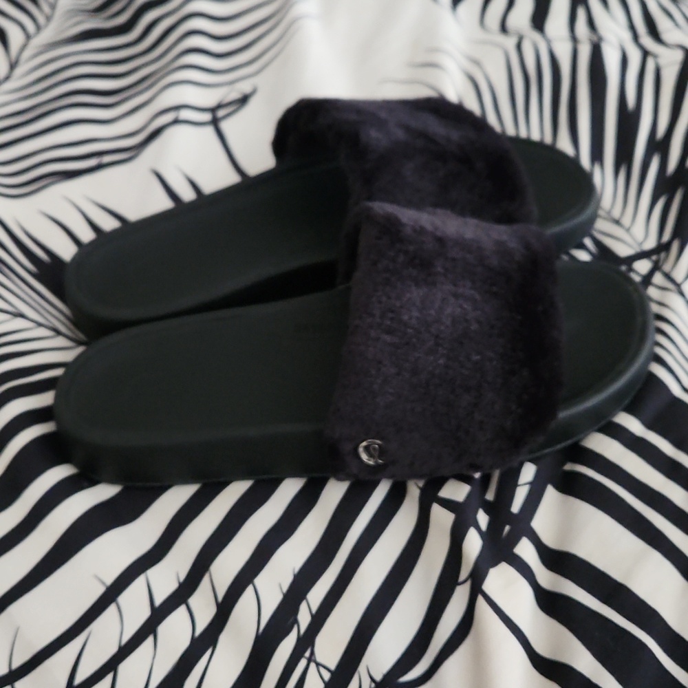 Women's Restfeel Faux Fur Slide - Picture 2 of 10